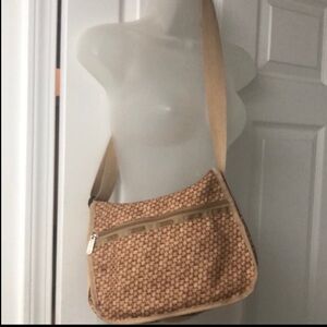 LeSportsac, Classic HOBO Zipped main closure with Adjustable Strap. VTG